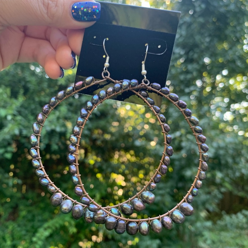 Iridescent Freshwater Pearl Hoop Earrings - Picture 15 of 16